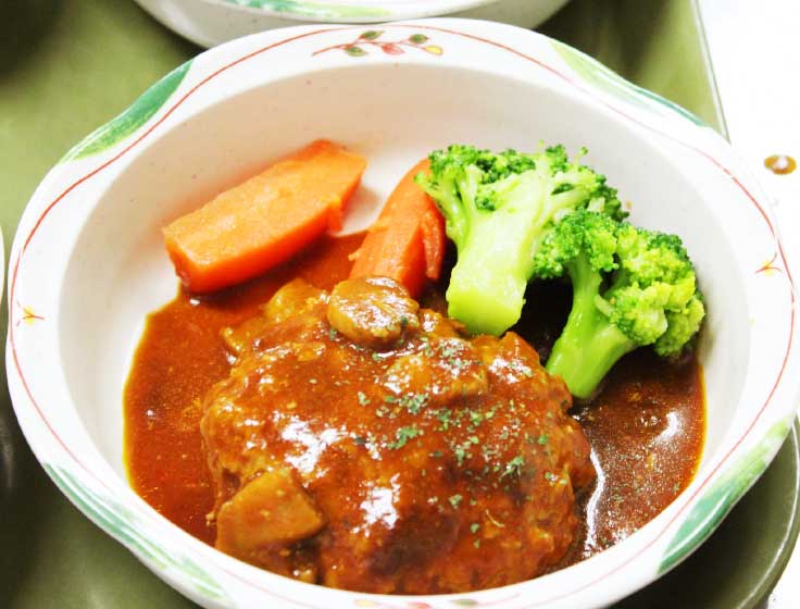 手作り煮込みハンバーグ